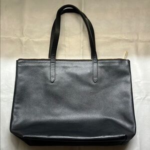 Cuyana Classic  Leather Zippered Tote